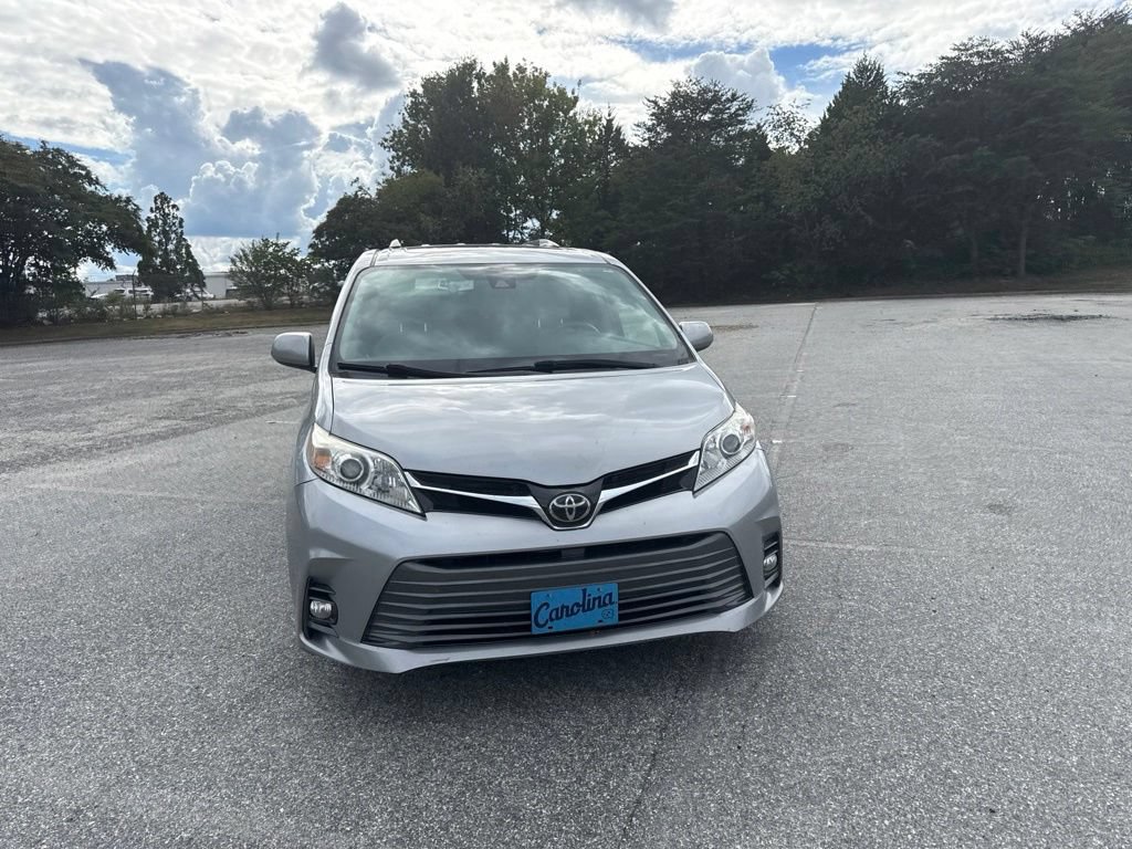 Used 2018 Toyota Sienna XLE Premium FWD image 4