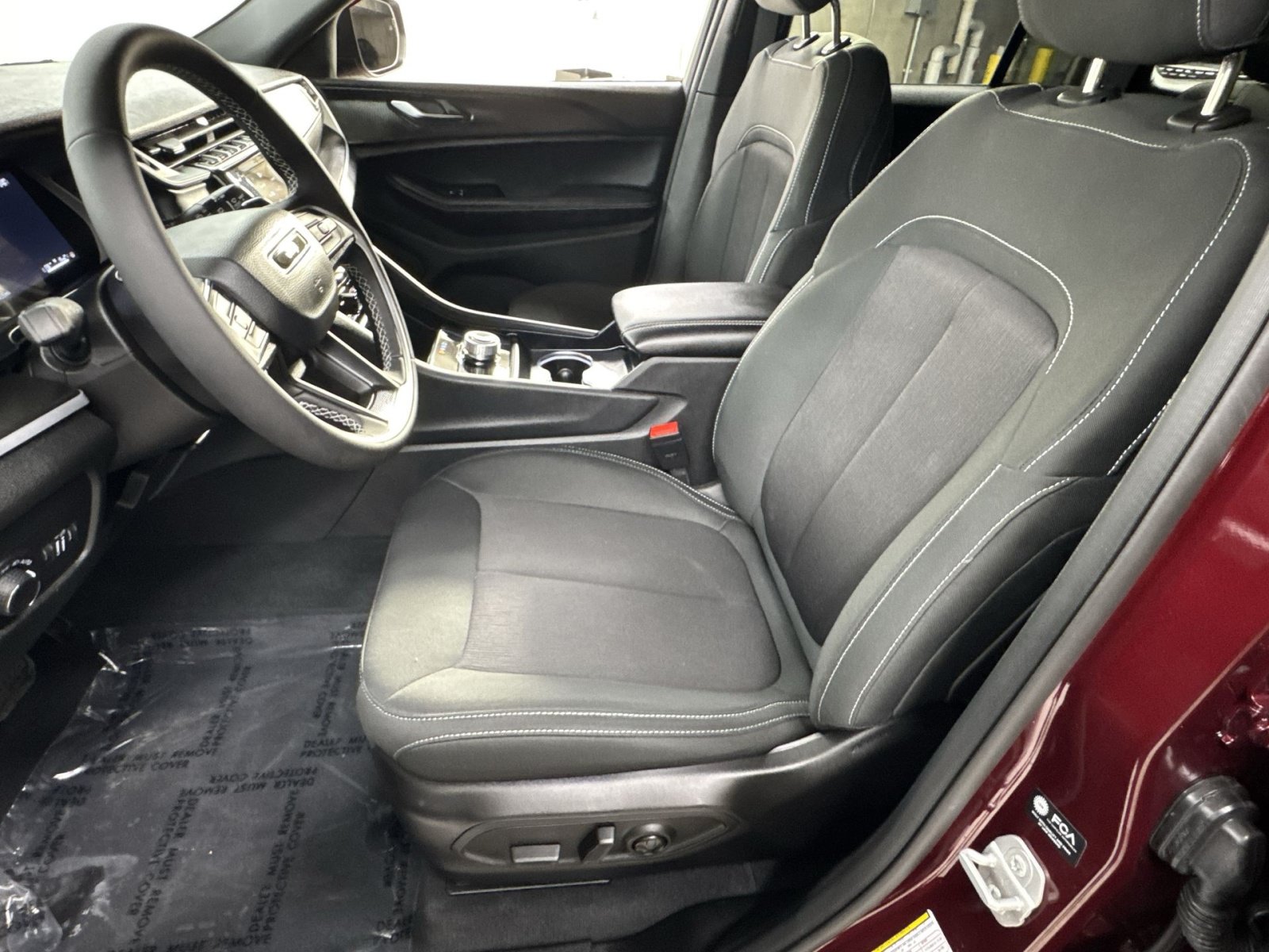Used 2025 Jeep Grand Cherokee Laredo AWD/4WD image 16