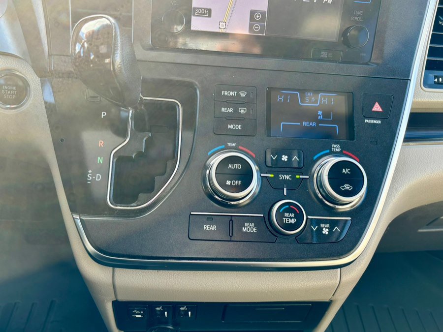 Used 2017 Toyota Sienna XLE w/ XLE Navigation Package image 23