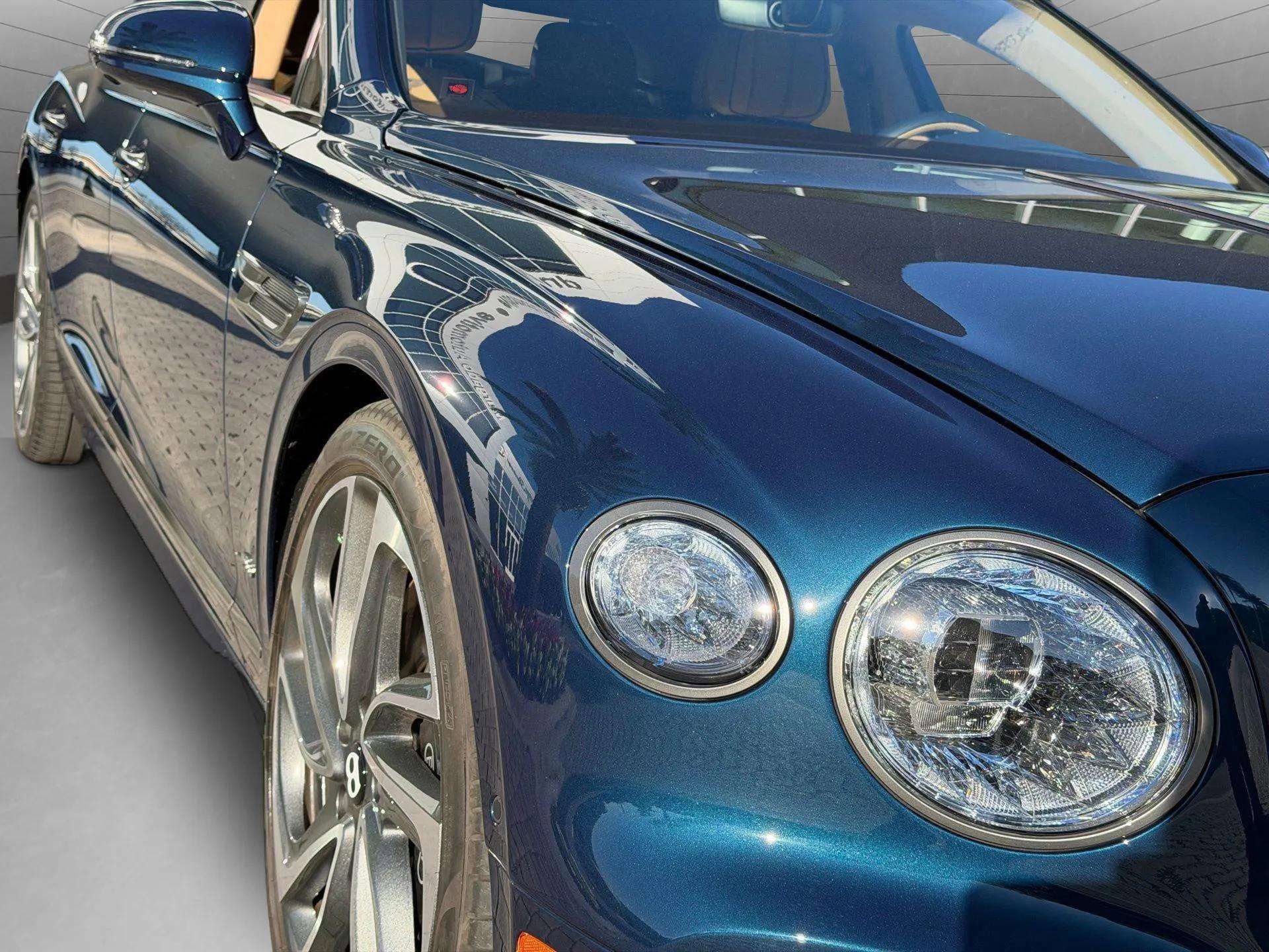 Used 2025 Bentley Flying Spur Plug-In Hybrid image 50