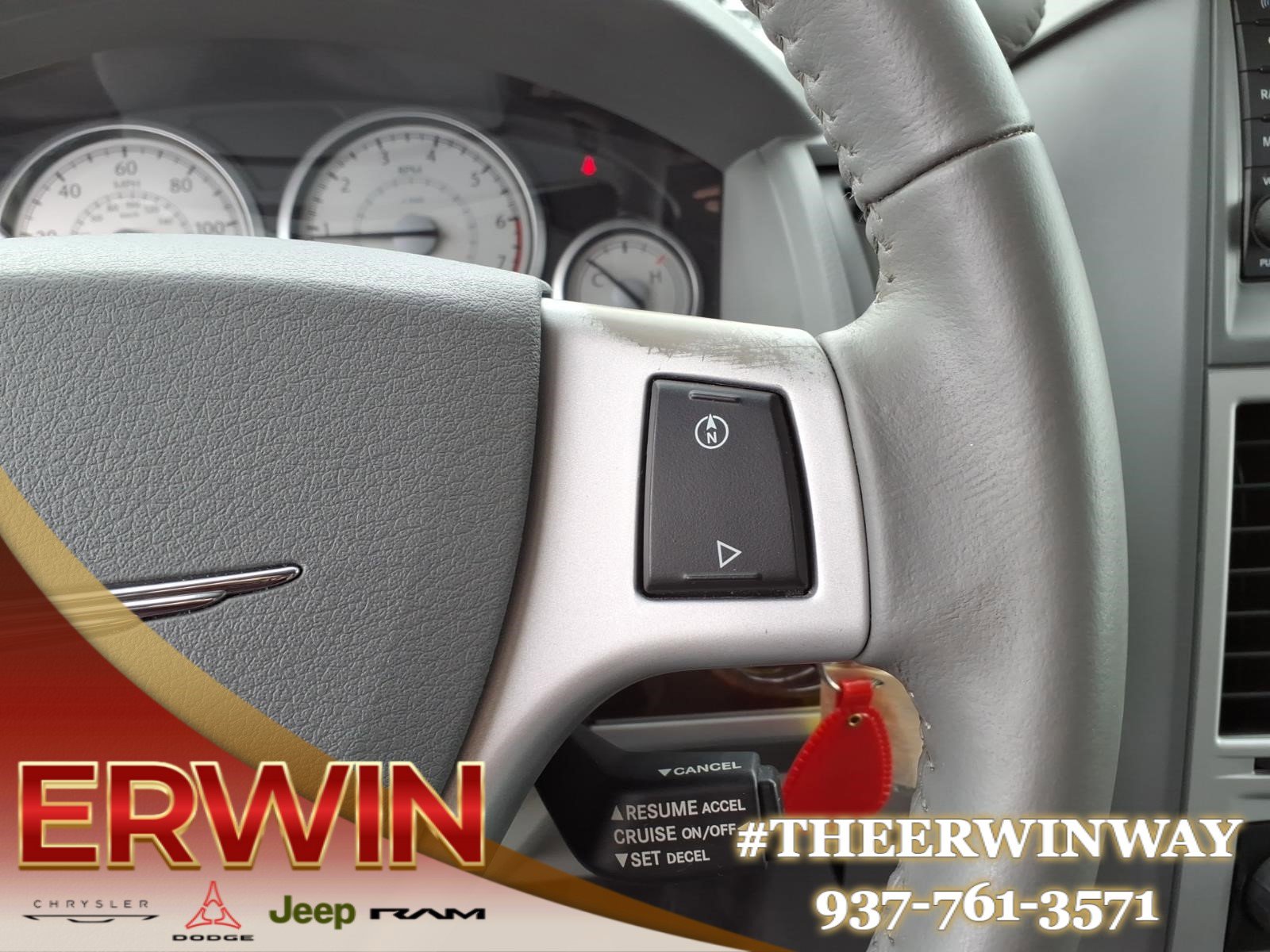 Used 2010 Chrysler Town & Country Touring FWD image 19