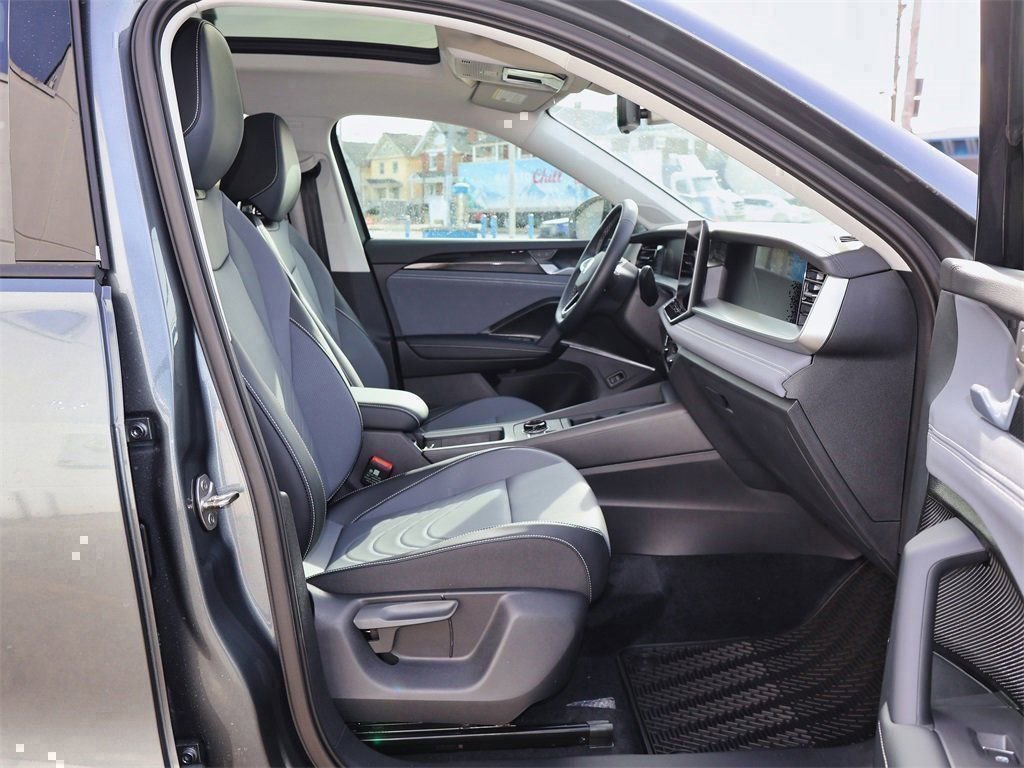 New 2026 Volkswagen Tiguan SE image 28