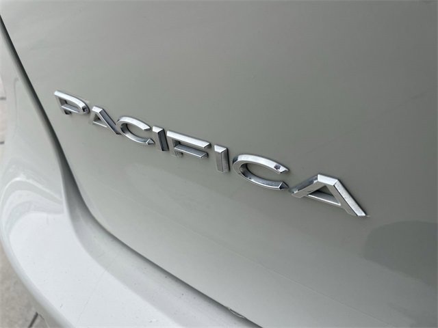 Used 2021 Chrysler Pacifica Touring-L w/ Premium & Safety Sphere Group image 32