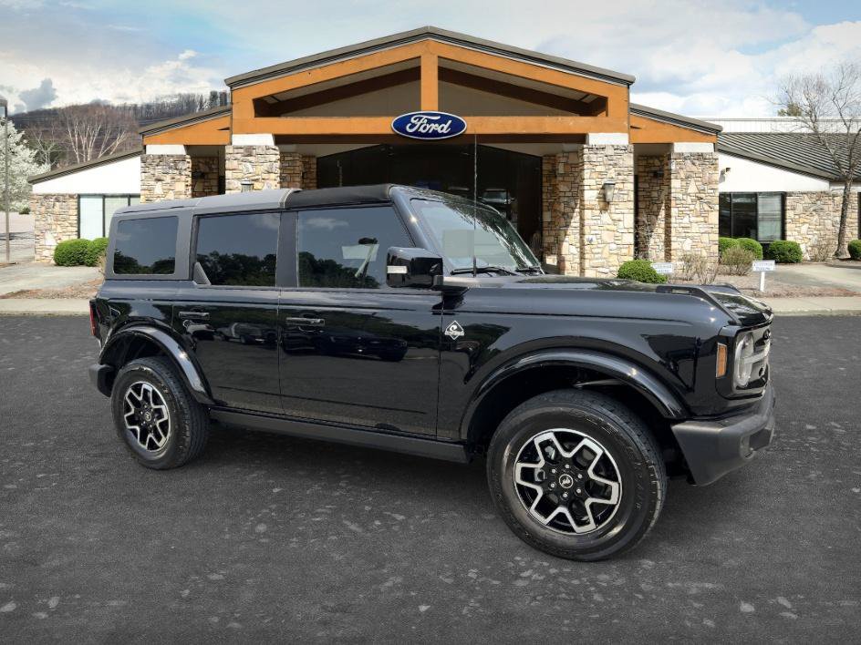 Used 2024 Ford Bronco Outer Banks AWD/4WD image 3
