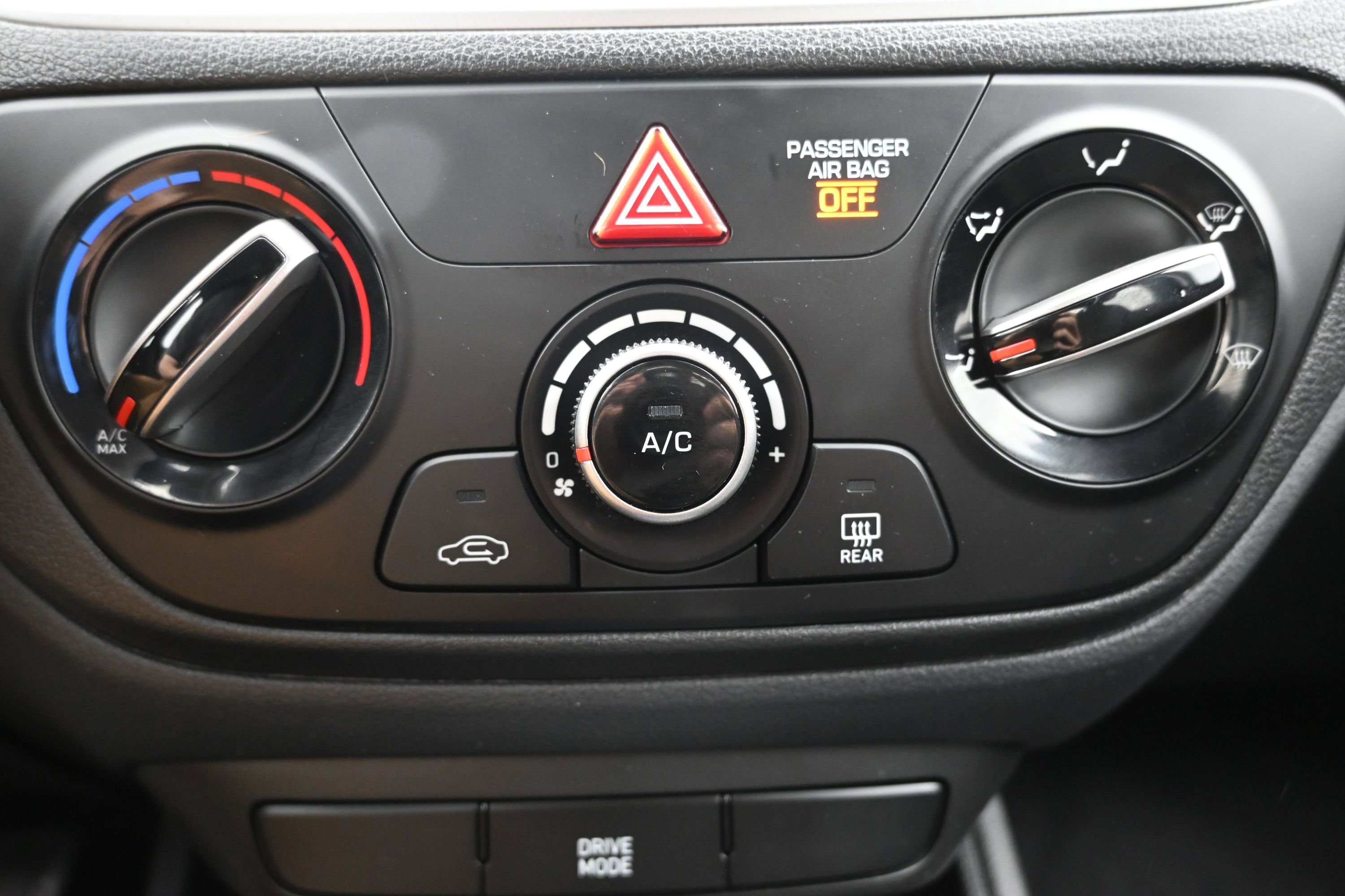 Used 2022 Hyundai Accent SEL w/ Cargo Package FWD image 17
