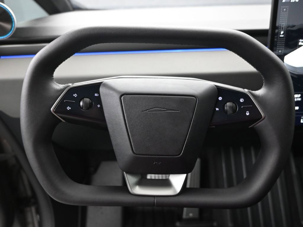 Used 2025 Tesla Cybertruck AWD Crew Cab image 18