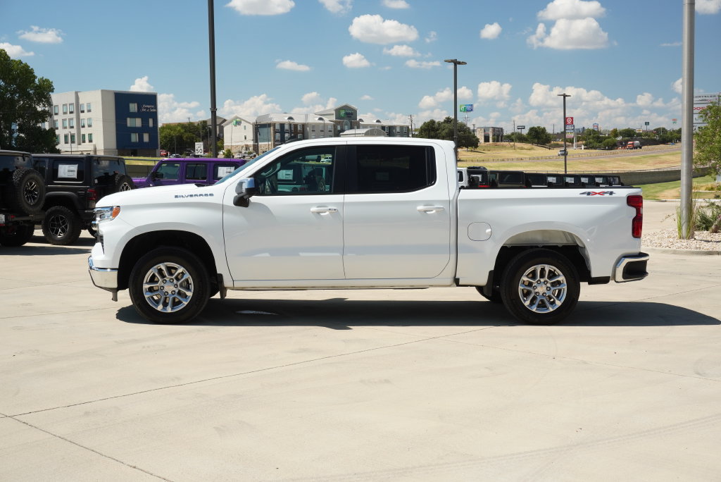 Used 2025 Chevrolet Silverado 1500 LT w/ Safety Package AWD/4WD image 2