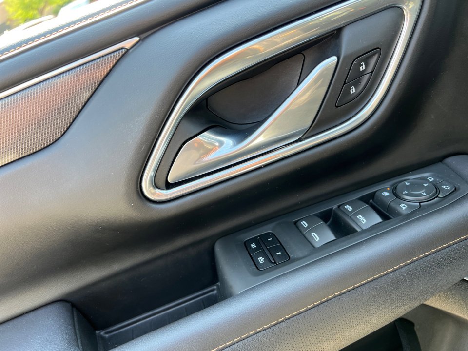 Used 2023 GMC Yukon AT4 w/ Technology Package AWD/4WD image 31