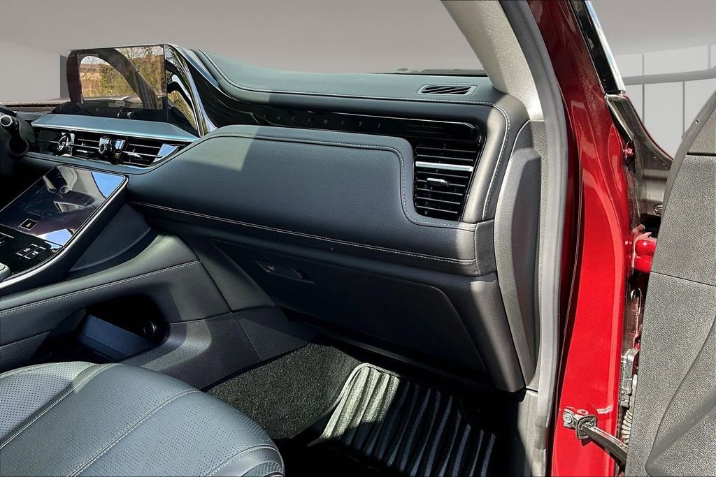 Used 2025 INFINITI QX80 Sensory AWD/4WD image 16