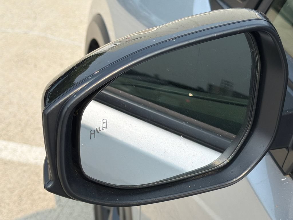 Used 2025 Toyota Prius LE FWD image 16