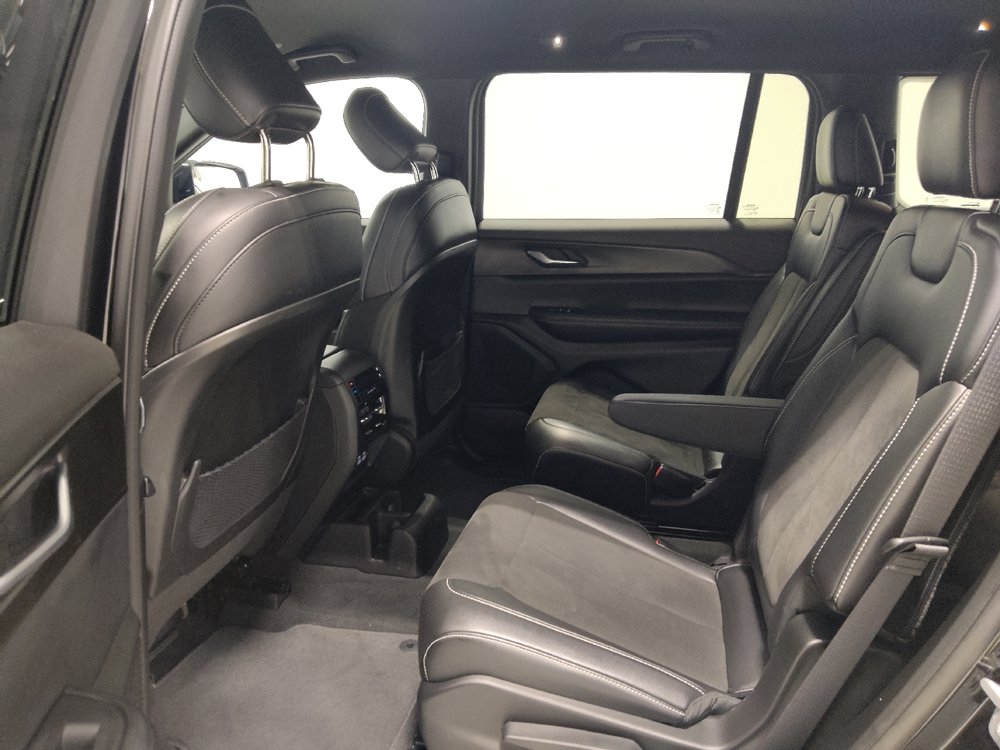 Used 2023 Jeep Grand Cherokee L Laredo AWD/4WD image 18