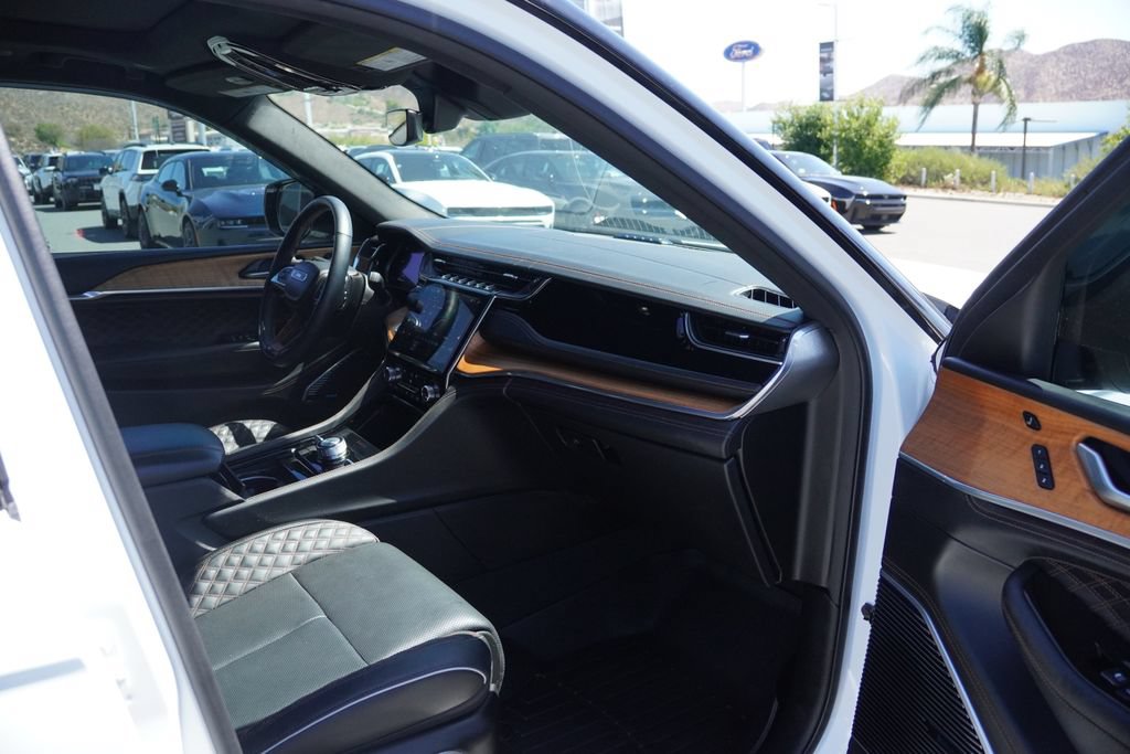 Certified 2022 Jeep Grand Cherokee Summit AWD/4WD image 37