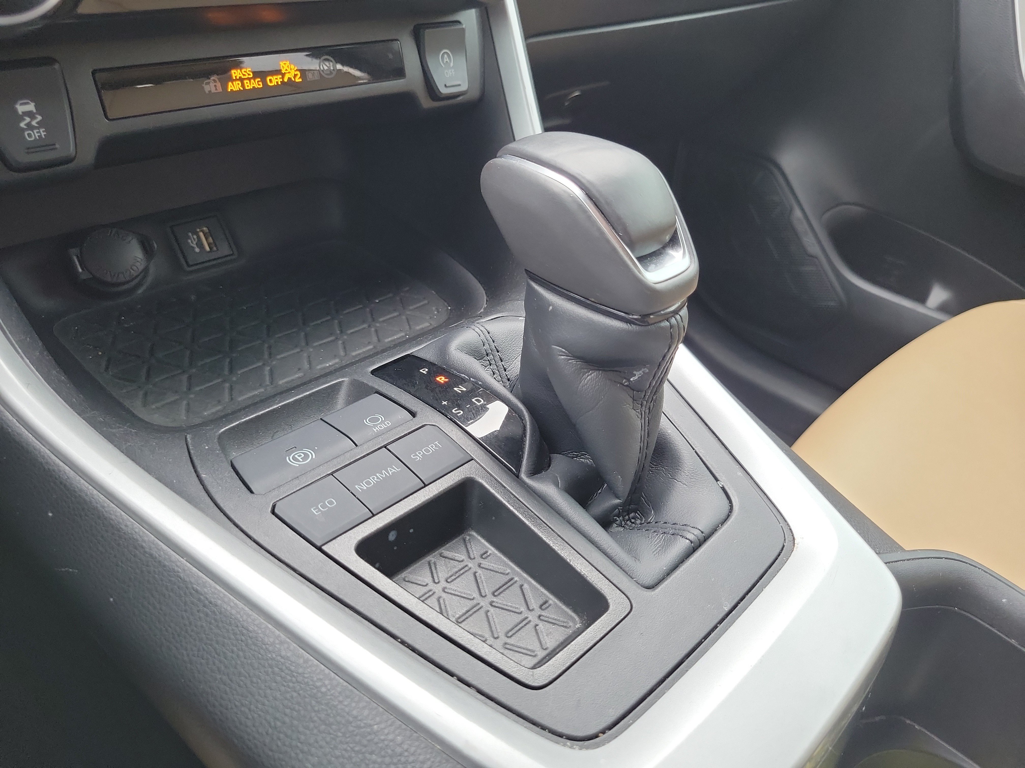 Used 2023 Toyota RAV4 XLE Premium FWD image 28