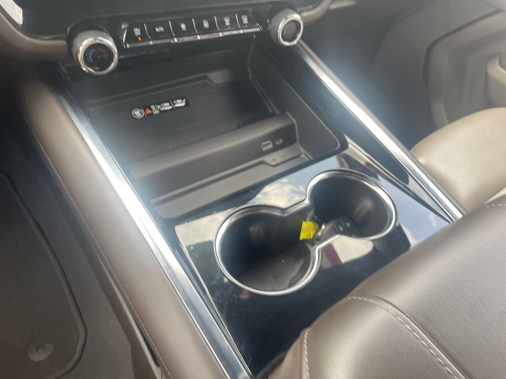 Used 2025 Chevrolet Suburban LT RWD image 18