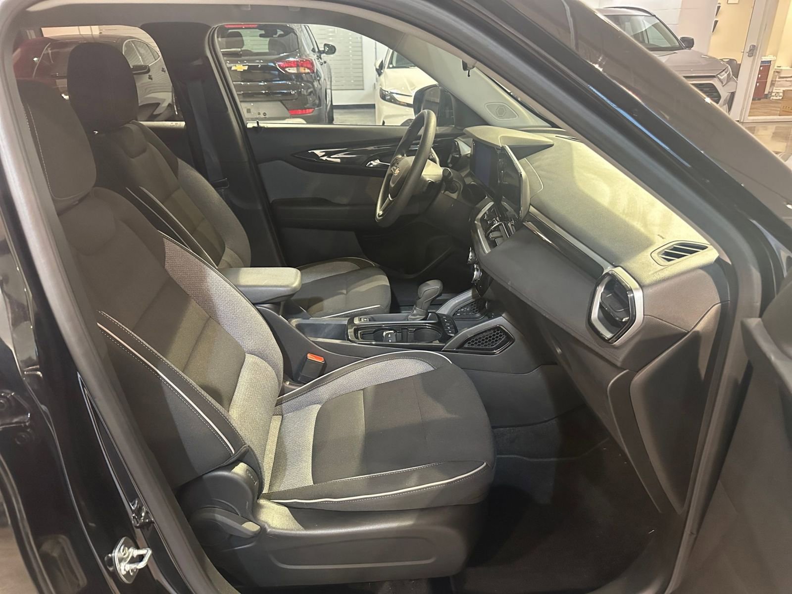 Used 2025 Chevrolet TrailBlazer LT image 36