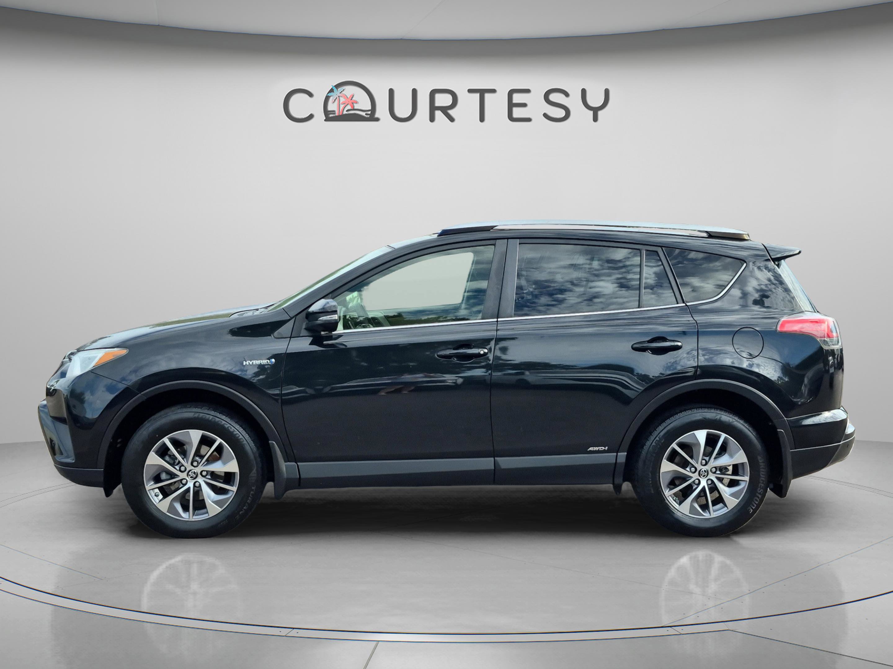 Used 2016 Toyota RAV4 XLE w/ Convenience Package AWD/4WD image 2