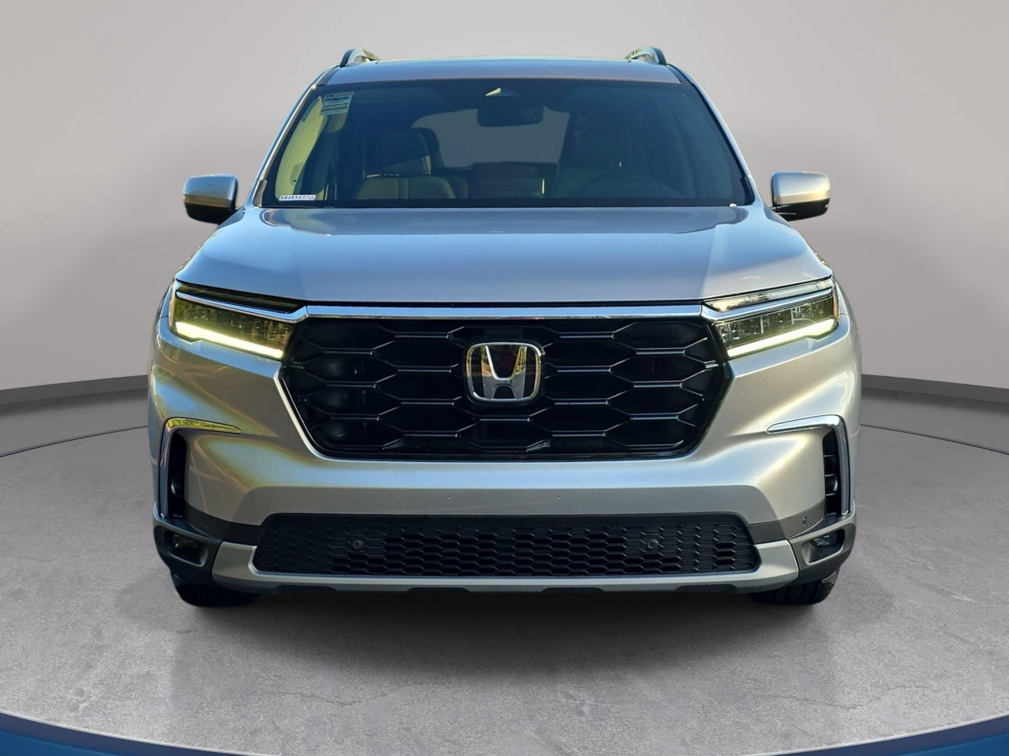Used 2025 Honda Pilot Touring image 2
