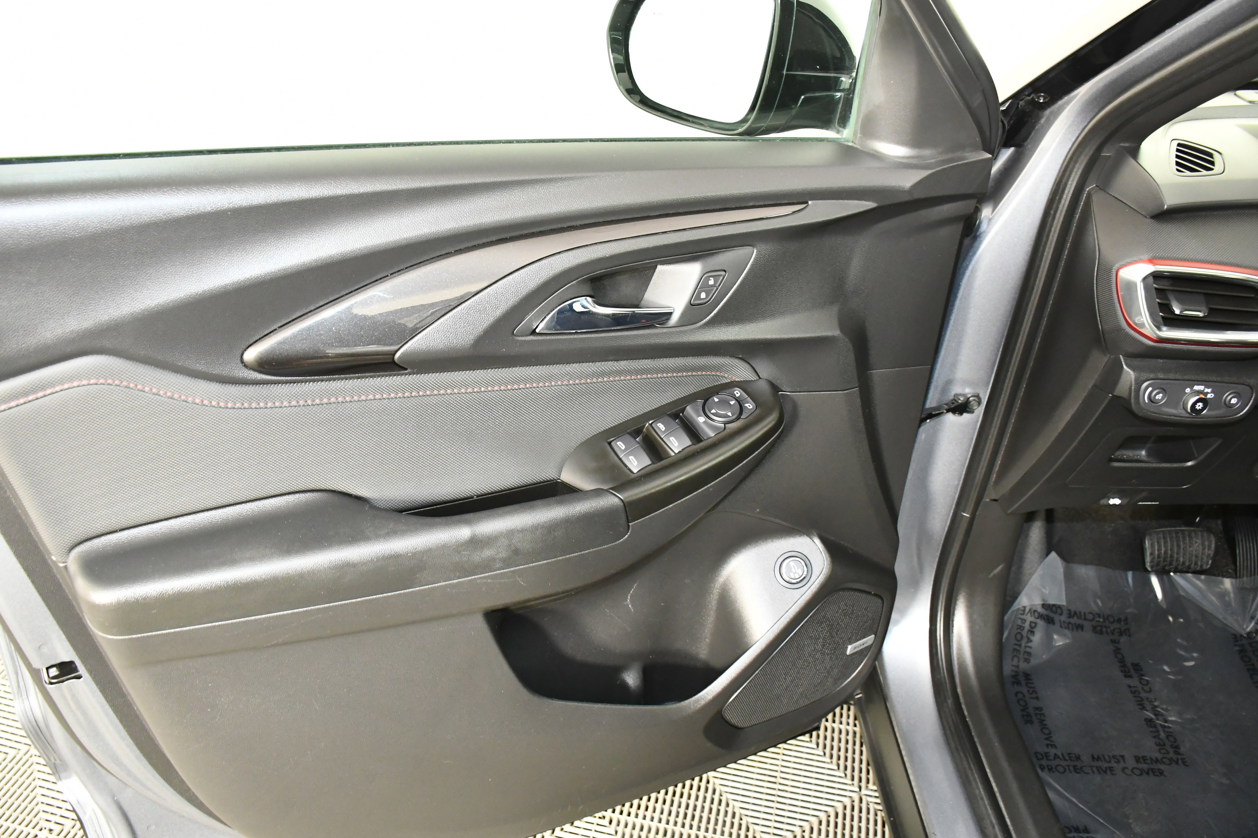 Used 2021 Chevrolet TrailBlazer RS w/ Sun and Liftgate Package image 36