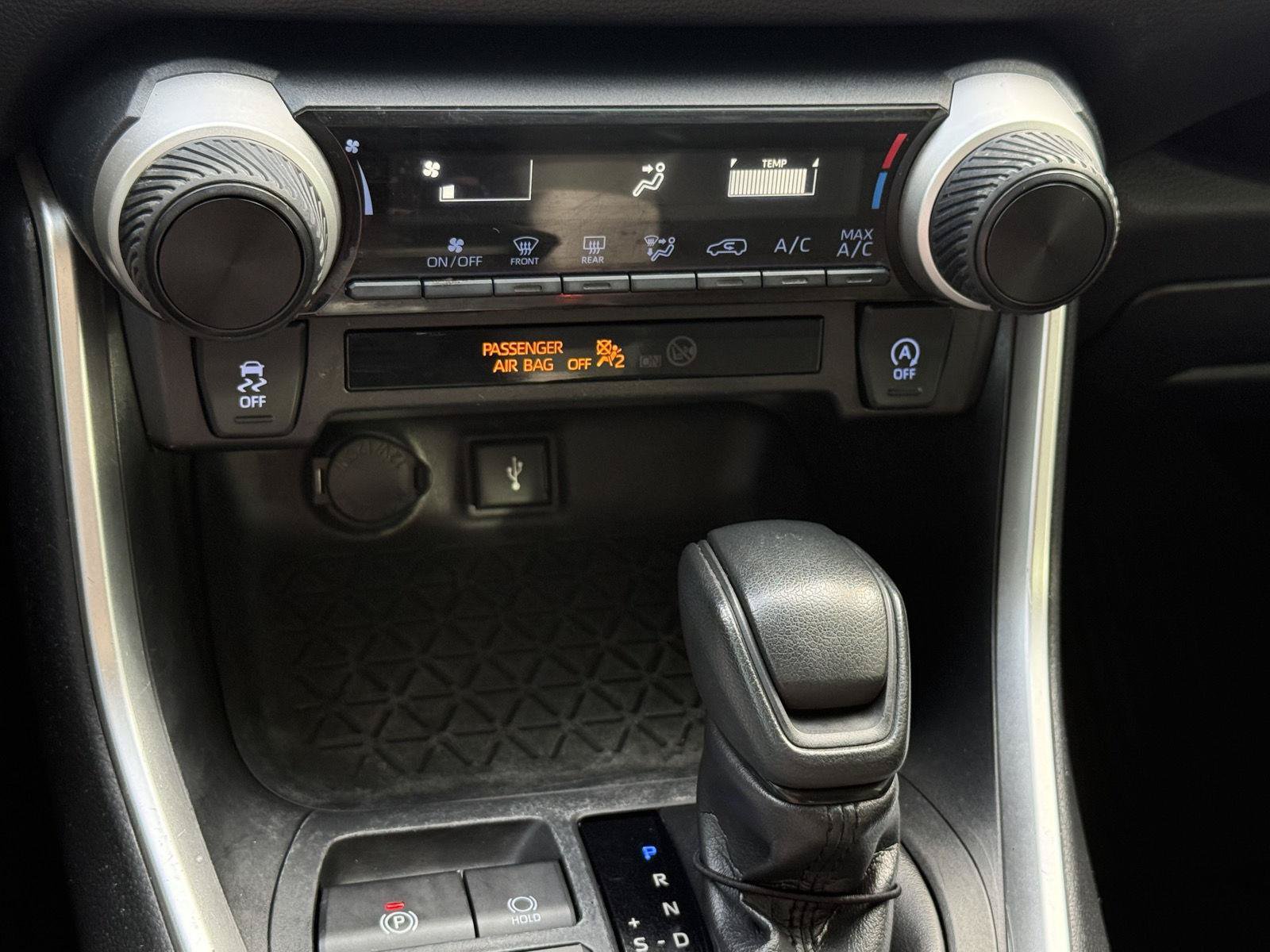 Used 2020 Toyota RAV4 LE w/ All Weather Liner Package AWD/4WD image 23