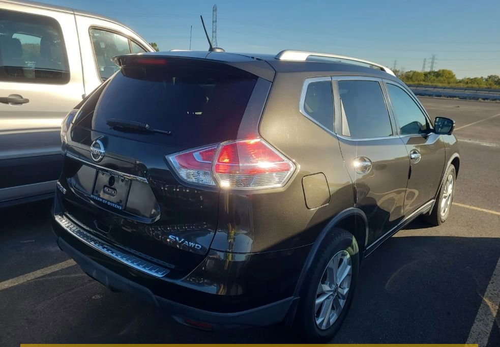 Used 2016 Nissan Rogue SV w/ SV Premium Package image 3