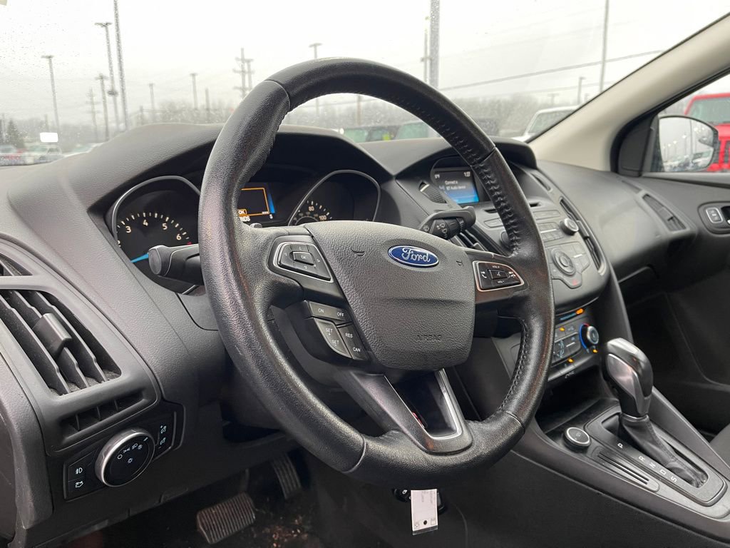 Used 2016 Ford Focus SE w/ SE Sport Package image 13