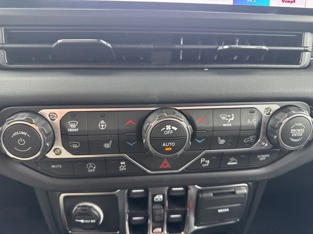 Used 2026 Jeep Wrangler Unlimited Rubicon AWD/4WD image 24