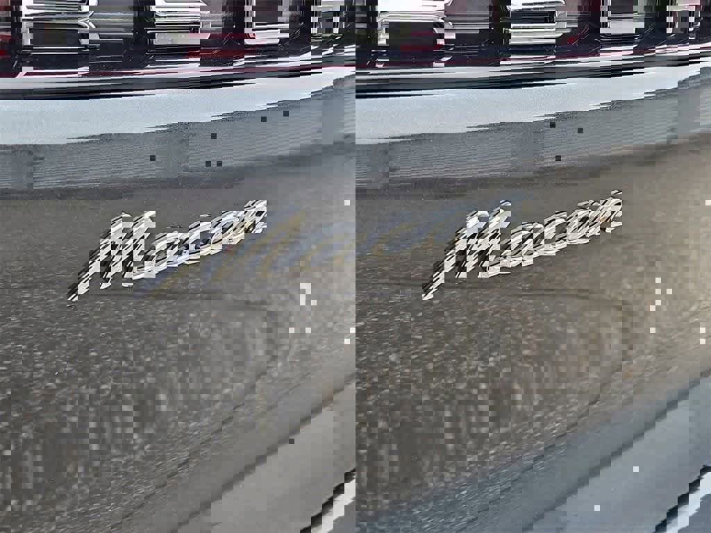 Certified 2025 Porsche Macan image 13