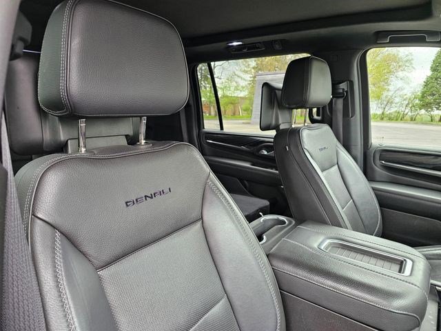 Used 2021 GMC Yukon XL Denali w/ Denali Premium Package AWD/4WD image 12