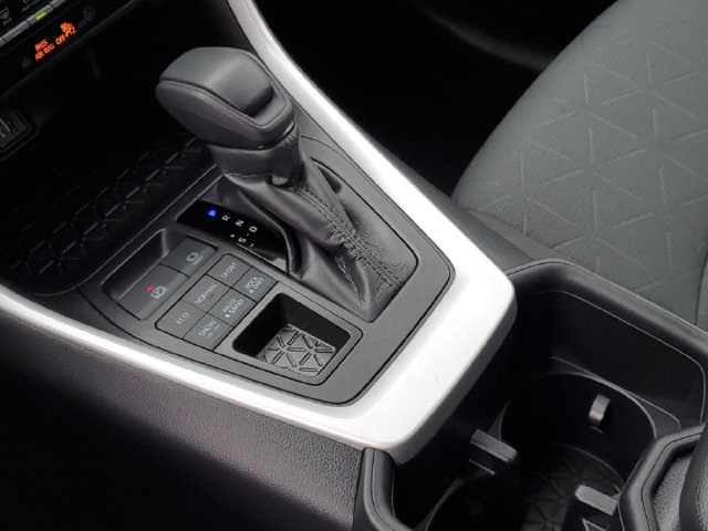 Used 2025 Toyota RAV4 XLE AWD/4WD image 20