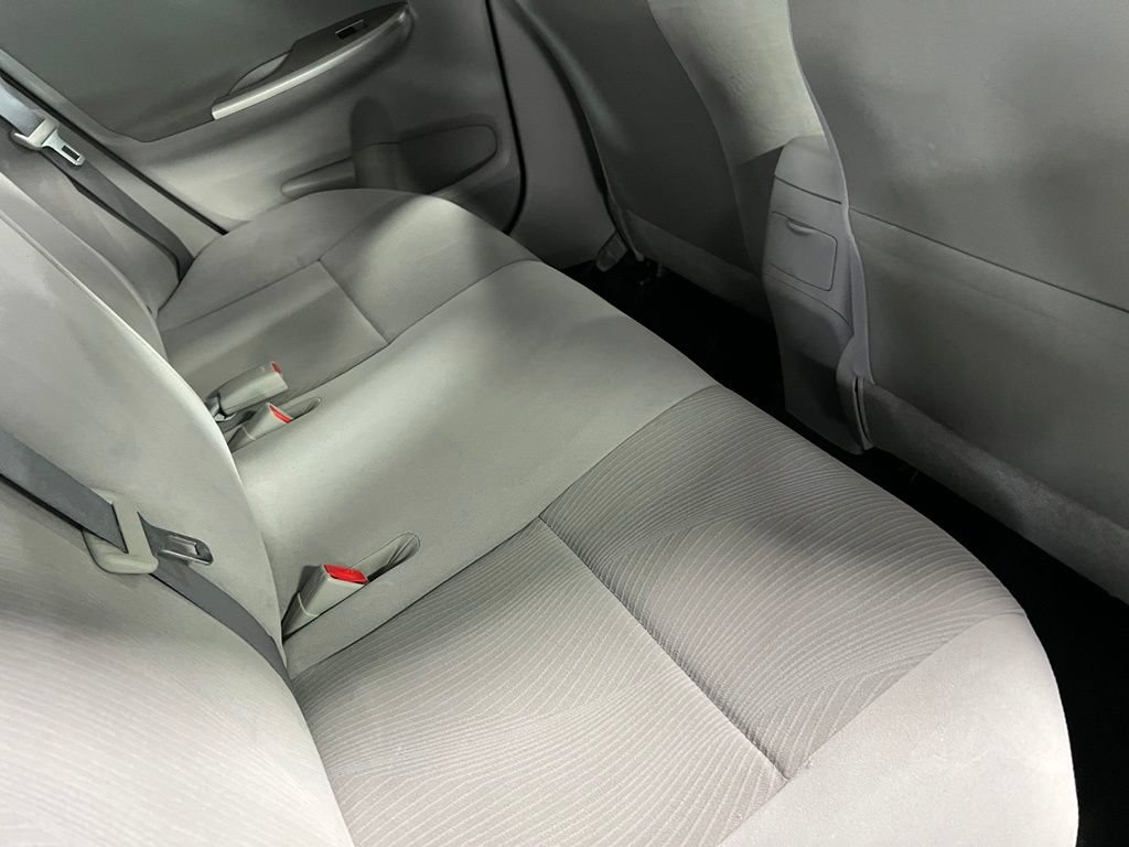Used 2013 Toyota Corolla LE FWD image 18