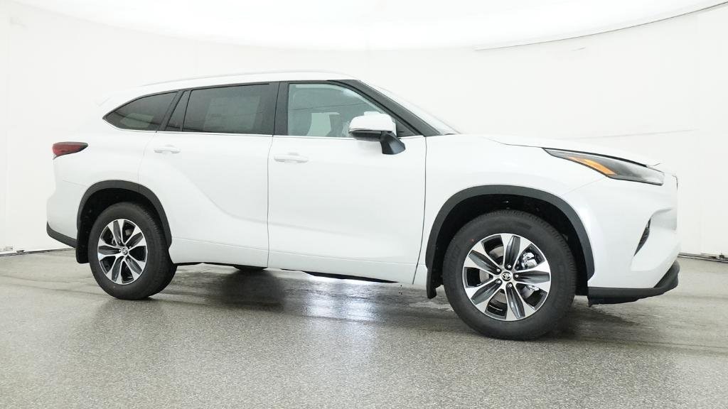 New 2026 Toyota Highlander XLE image 14