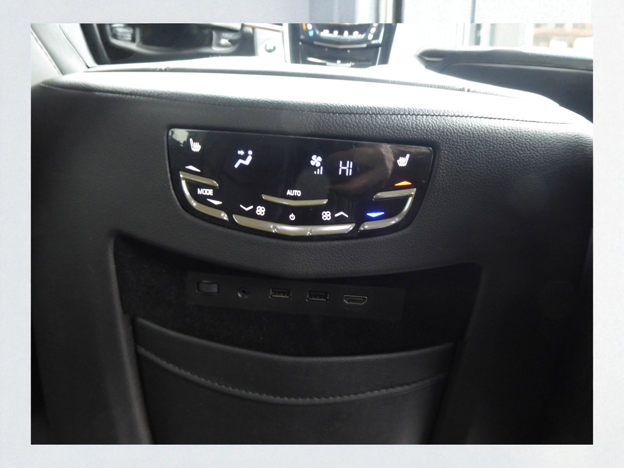 Used 2020 Cadillac Escalade ESV Premium Luxury image 17