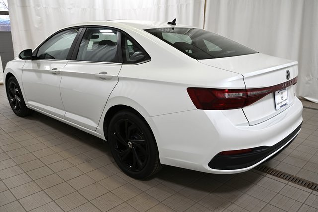 New 2025 Volkswagen Jetta SE image 10