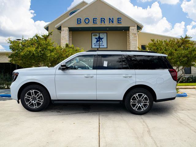 Used 2025 Ford Expedition Active AWD/4WD image 2