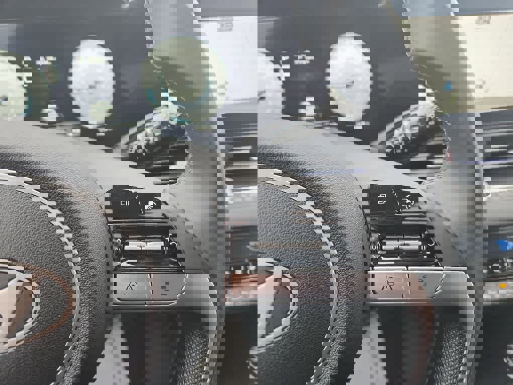 Used 2024 Hyundai Elantra SEL w/ Convenience Package image 29