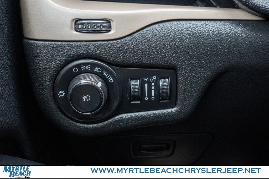 Used 2017 Jeep Cherokee Latitude w/ True North Edition image 28