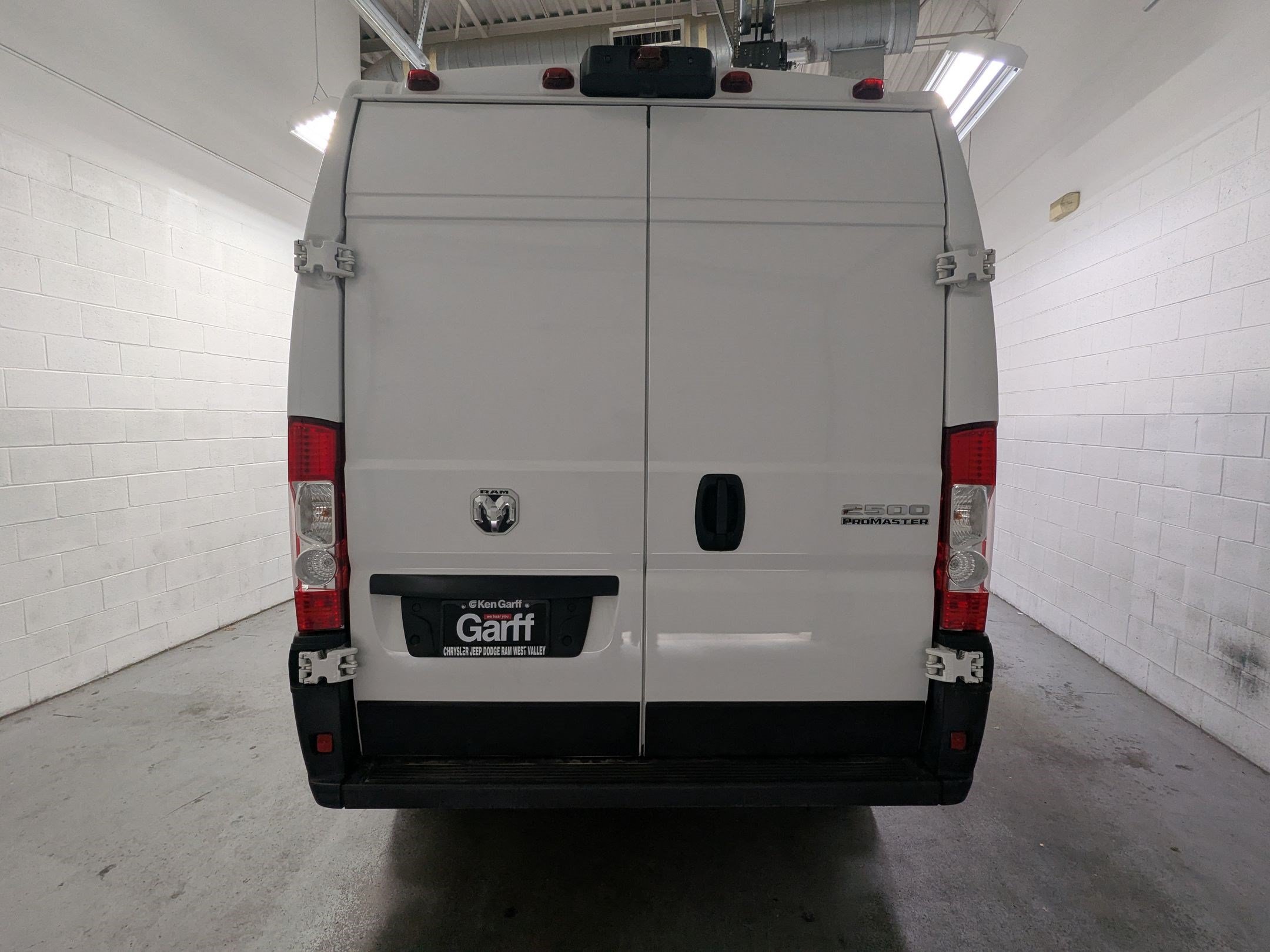 Used 2025 RAM ProMaster 2500 w/ Convenience Group FWD image 8