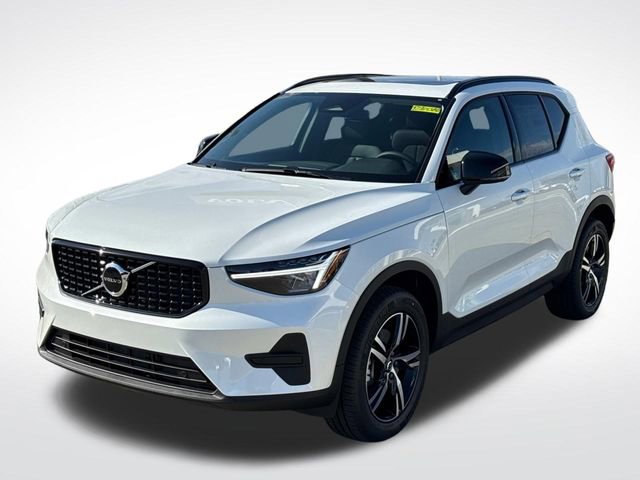 New 2026 Volvo XC40 B5 Core AWD/4WD image 3