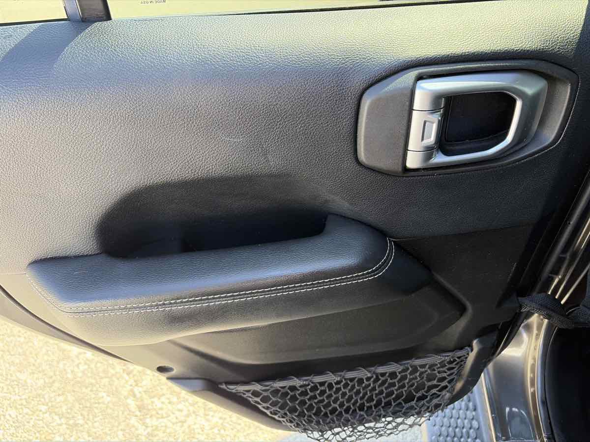 Used 2019 Jeep Wrangler Unlimited Sahara AWD/4WD image 12