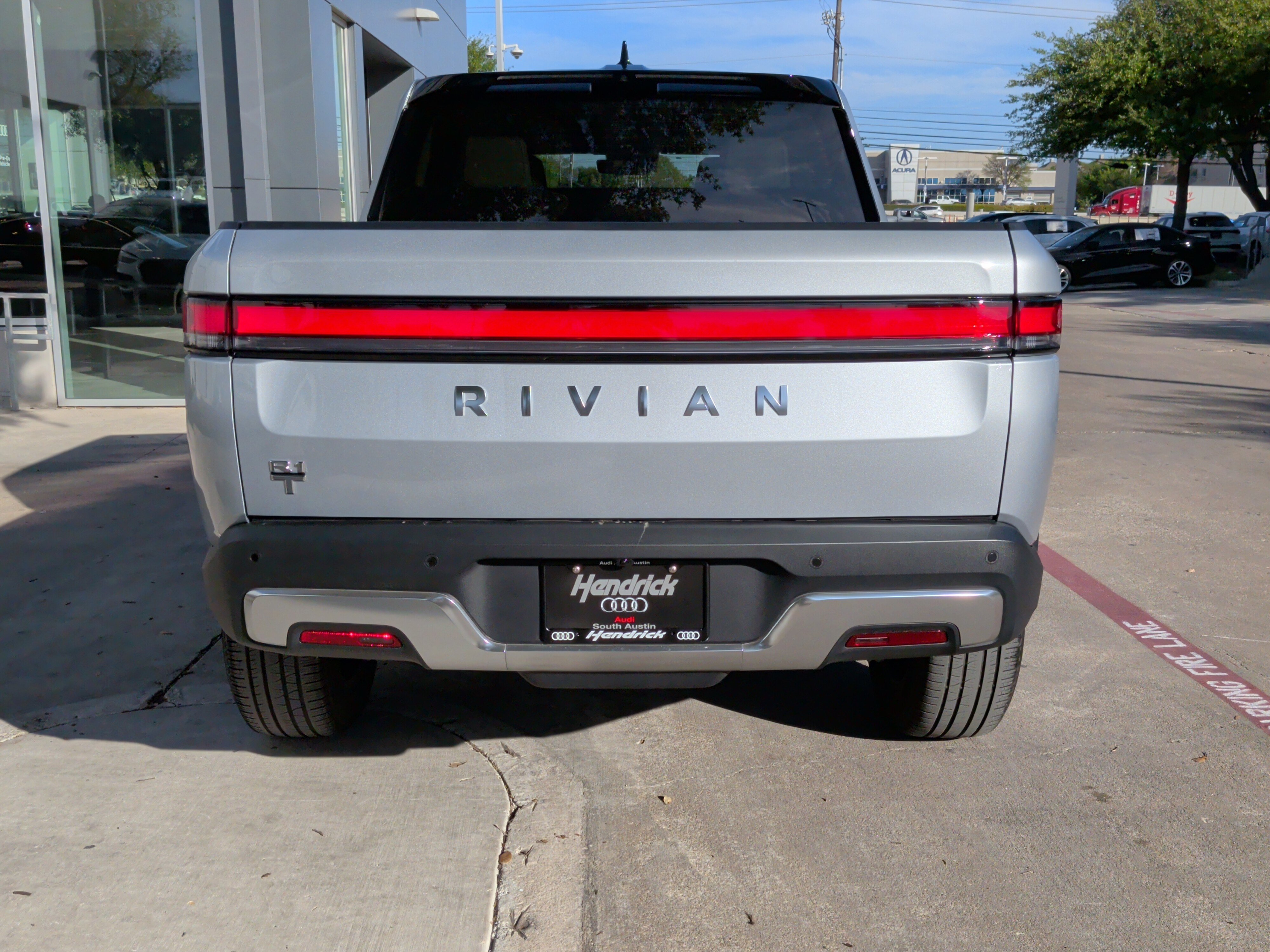 Used 2024 Rivian R1T Adventure image 9