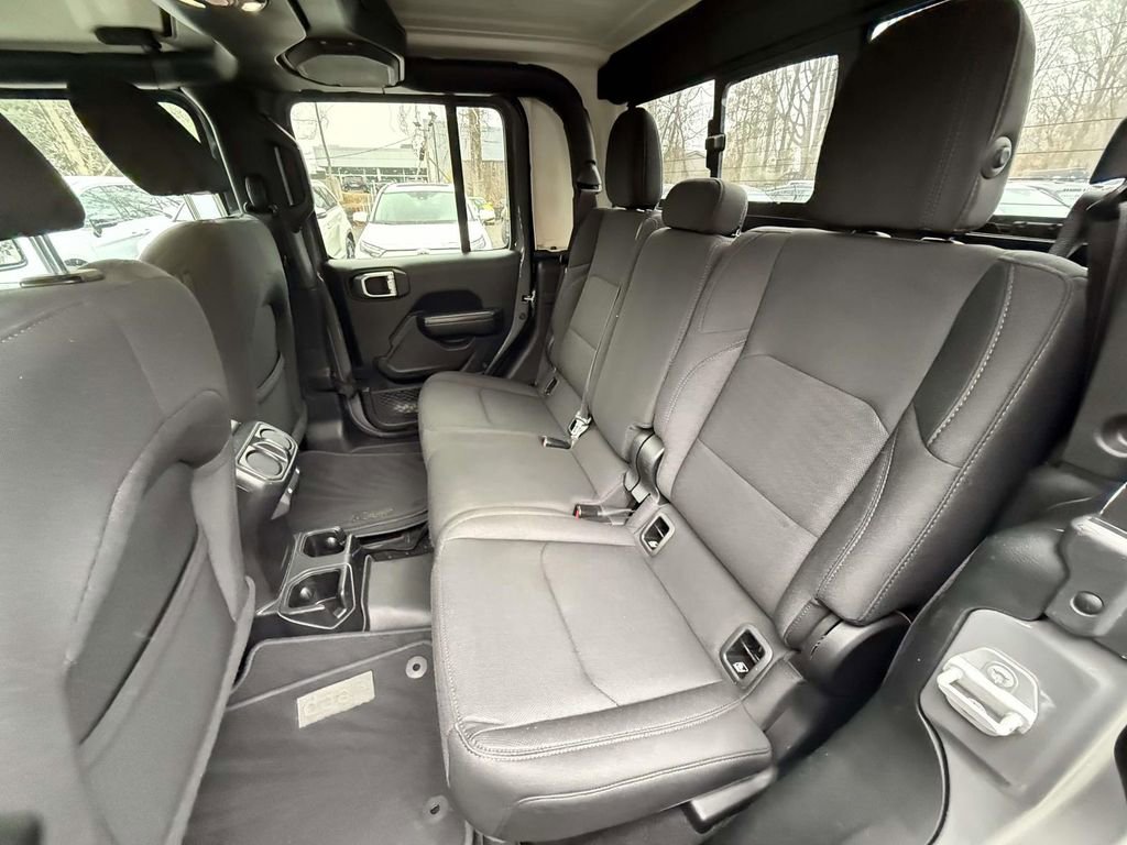 Used 2020 Jeep Gladiator Sport image 12