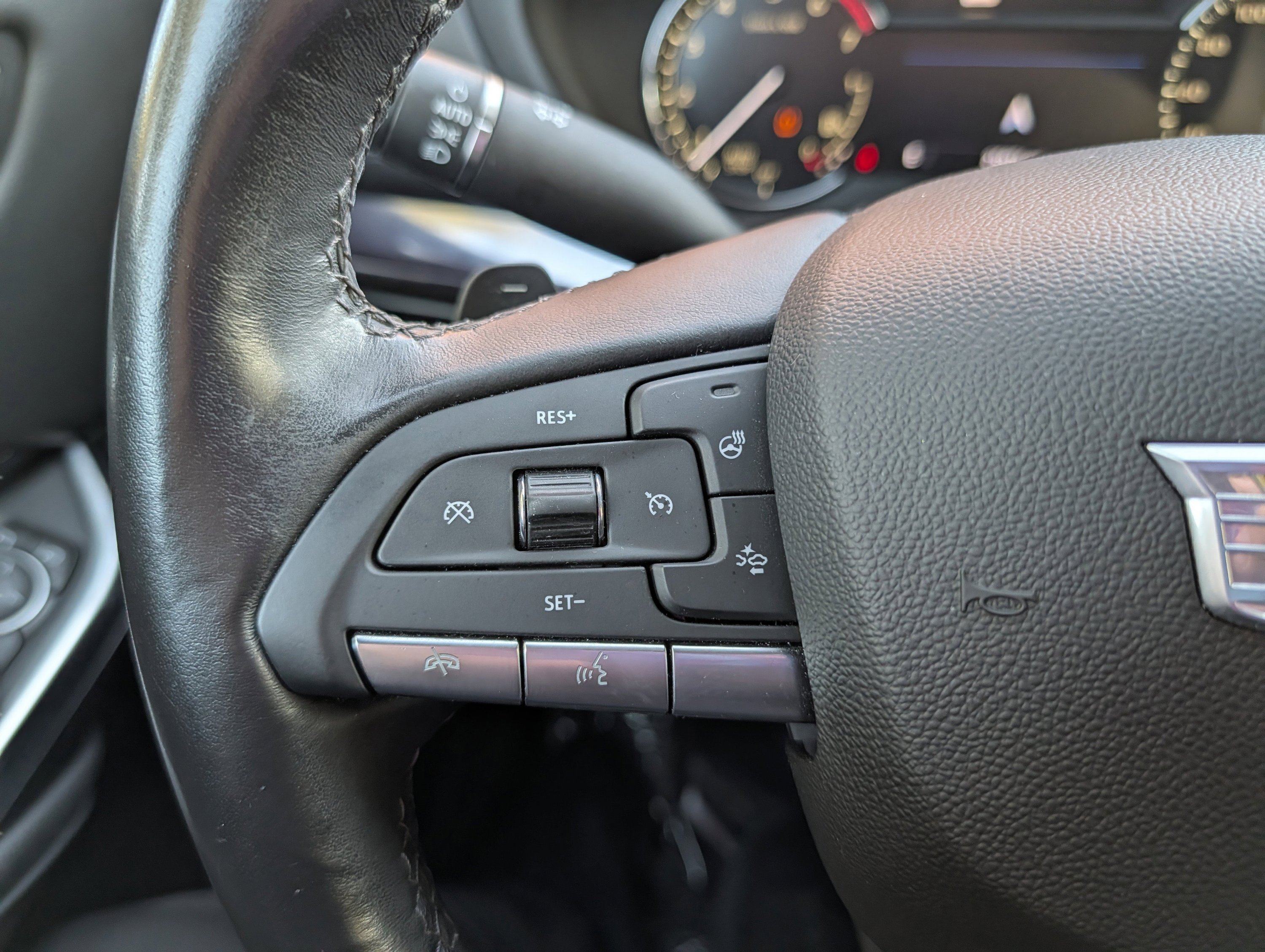 Used 2023 Cadillac XT4 Luxury w/ Cold Weather Package image 29