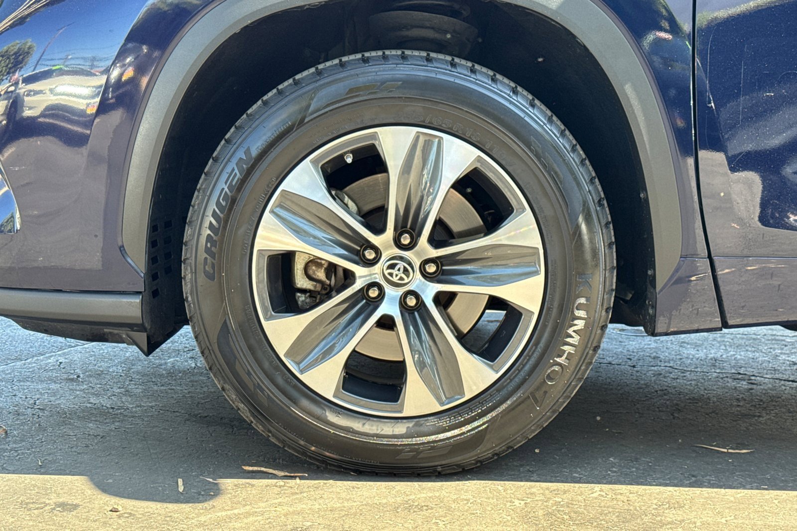 Used 2023 Toyota Highlander XLE image 28