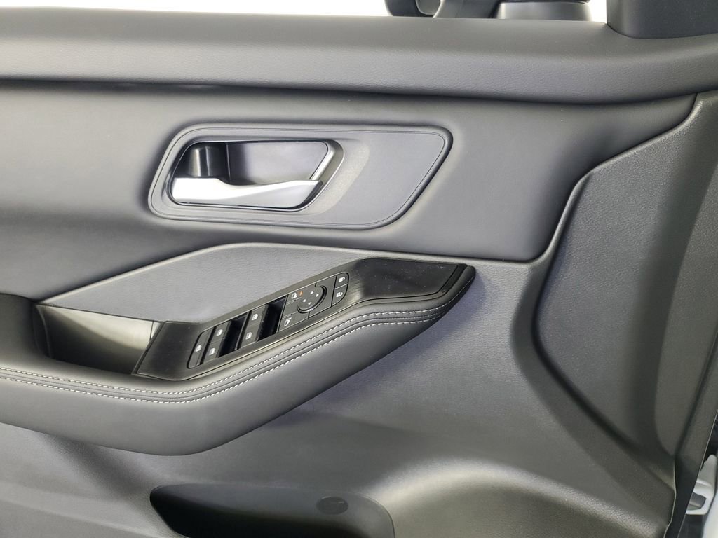 New 2026 Nissan Rogue SV FWD image 27