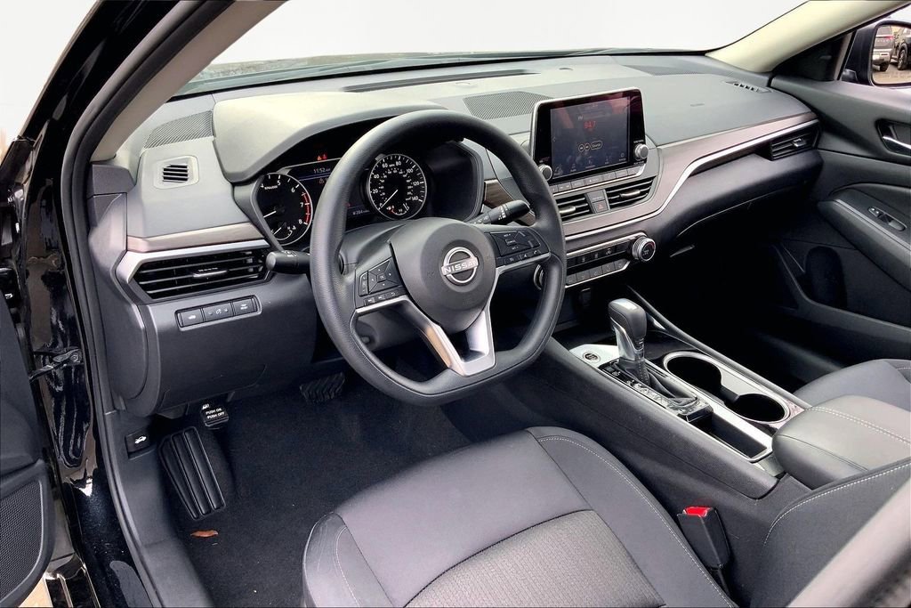 Used 2024 Nissan Altima 2.5 SV image 12