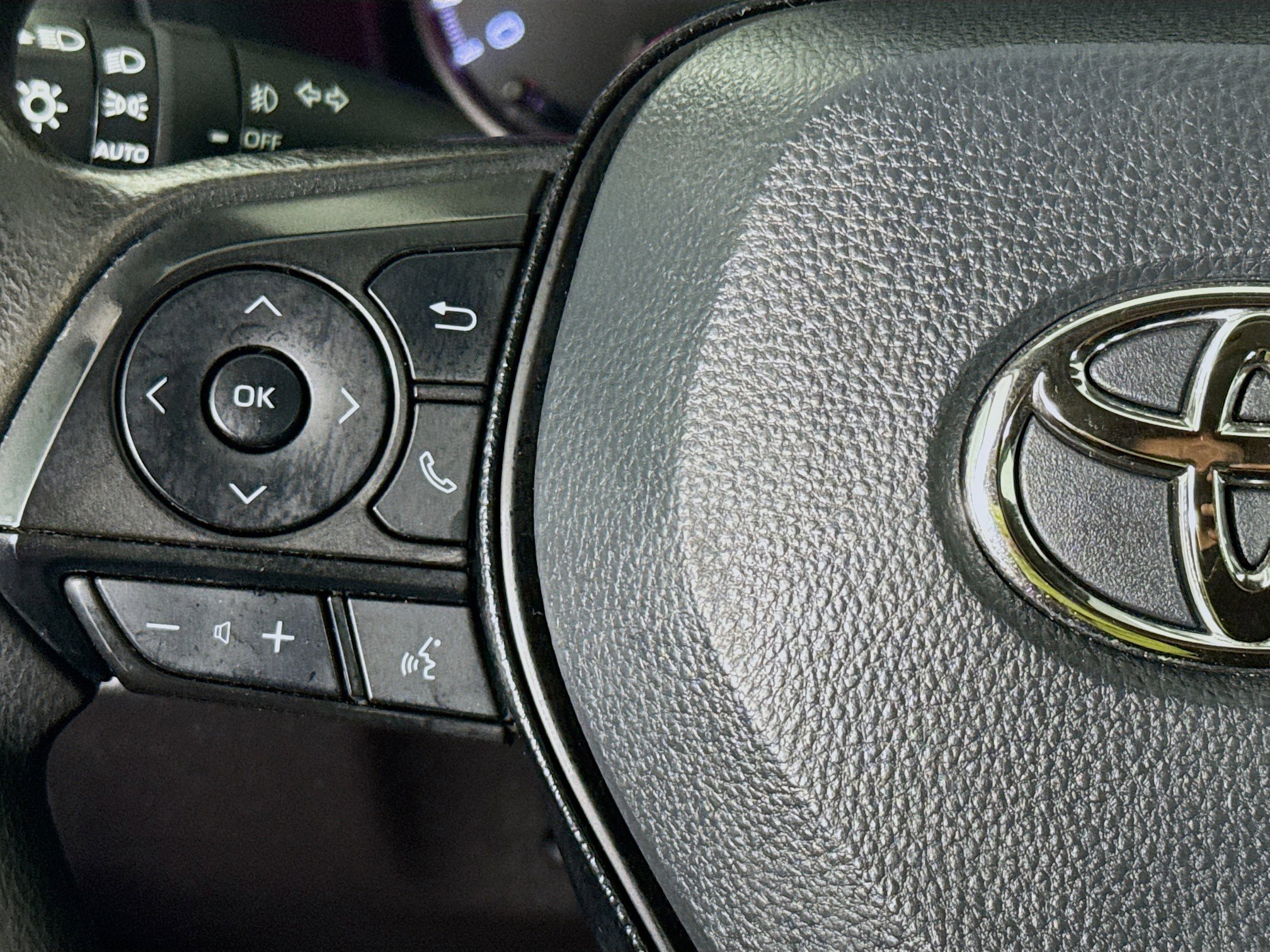Used 2021 Toyota RAV4 XLE FWD image 13