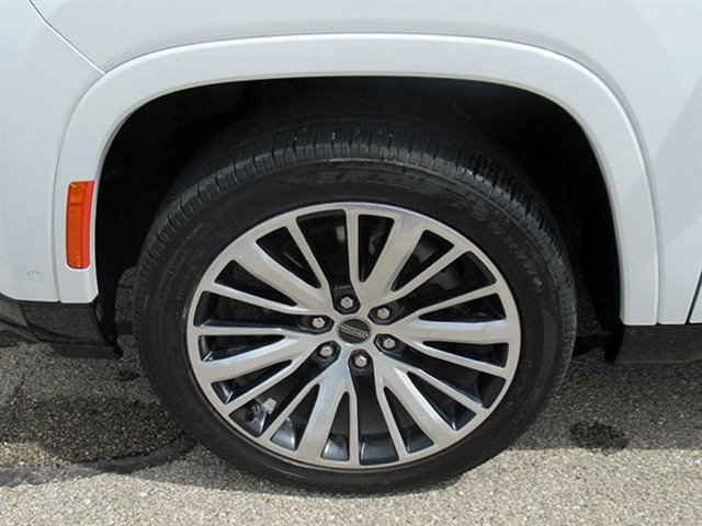 Used 2024 Jeep Grand Wagoneer L Series III AWD/4WD image 13