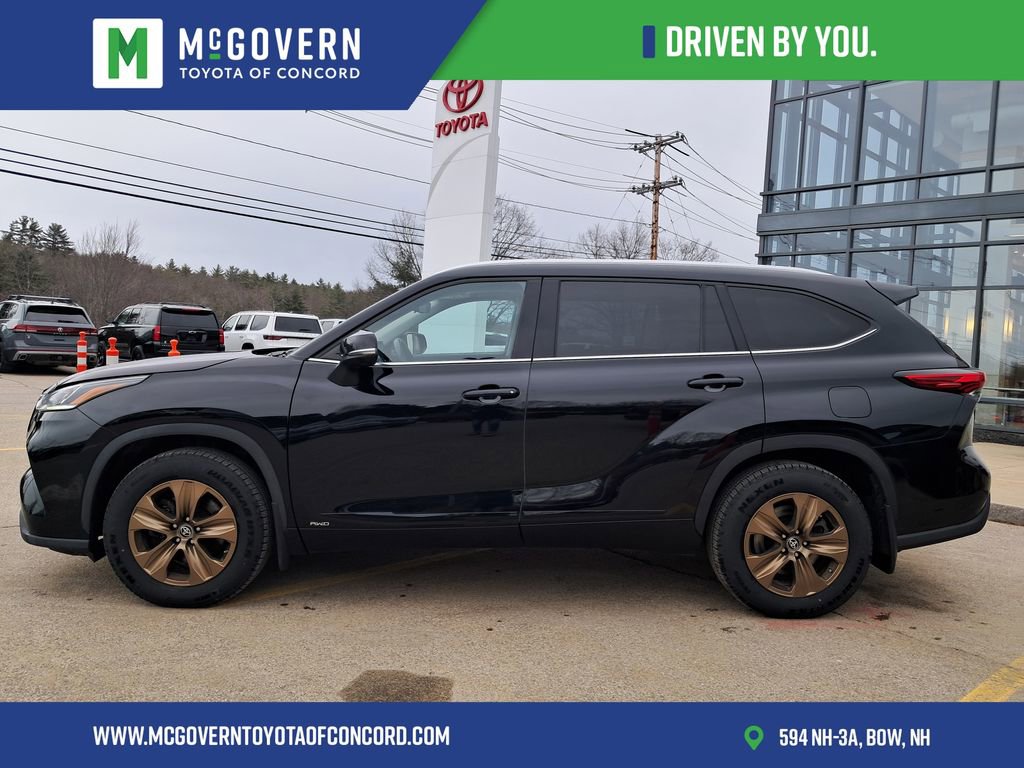 Used 2022 Toyota Highlander Bronze Edition image 2
