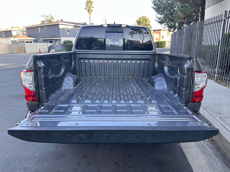 Used 2022 Nissan Titan SV image 7