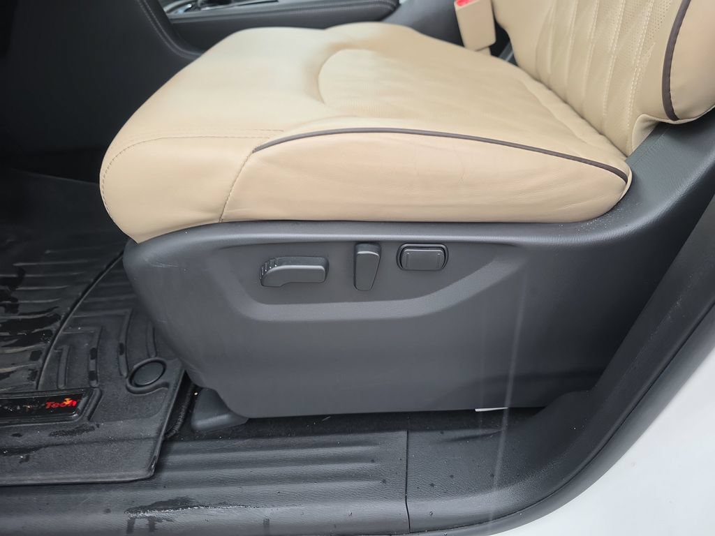 Used 2023 Nissan Armada Platinum w/ Captain's Chairs Package AWD/4WD image 13